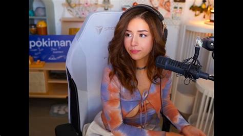 pokimane slip|Pokimane Suffers Wardrobe Malfunction On Stream,。